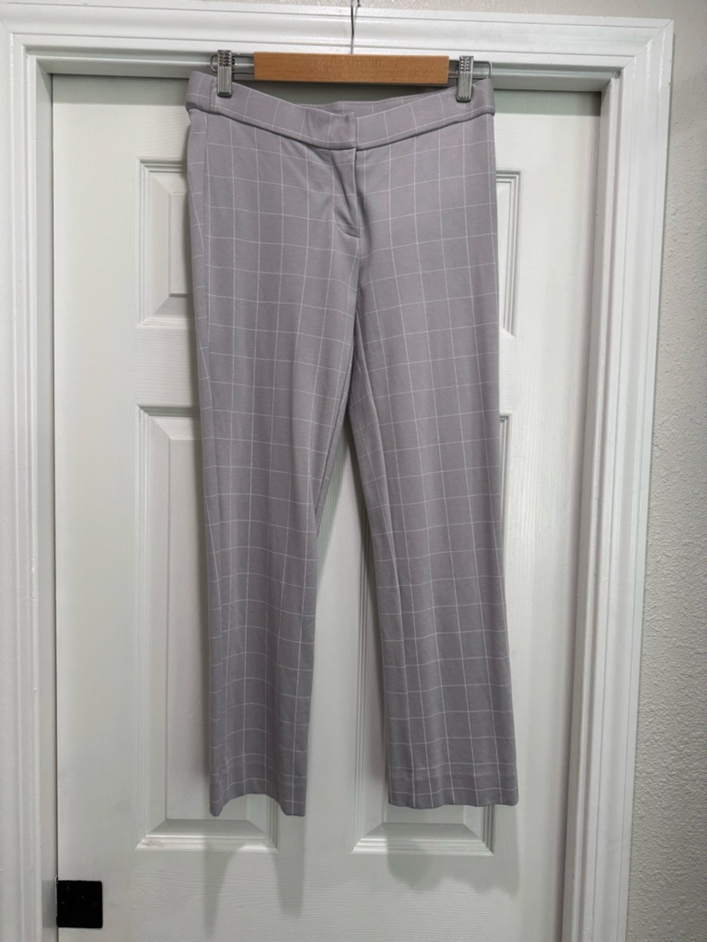 Amanda & Chelsea Light Gray Windowpane Straight-Leg Crop Pants